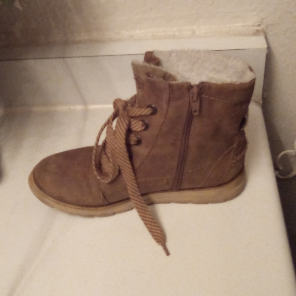Boots - Picture 4 of 4